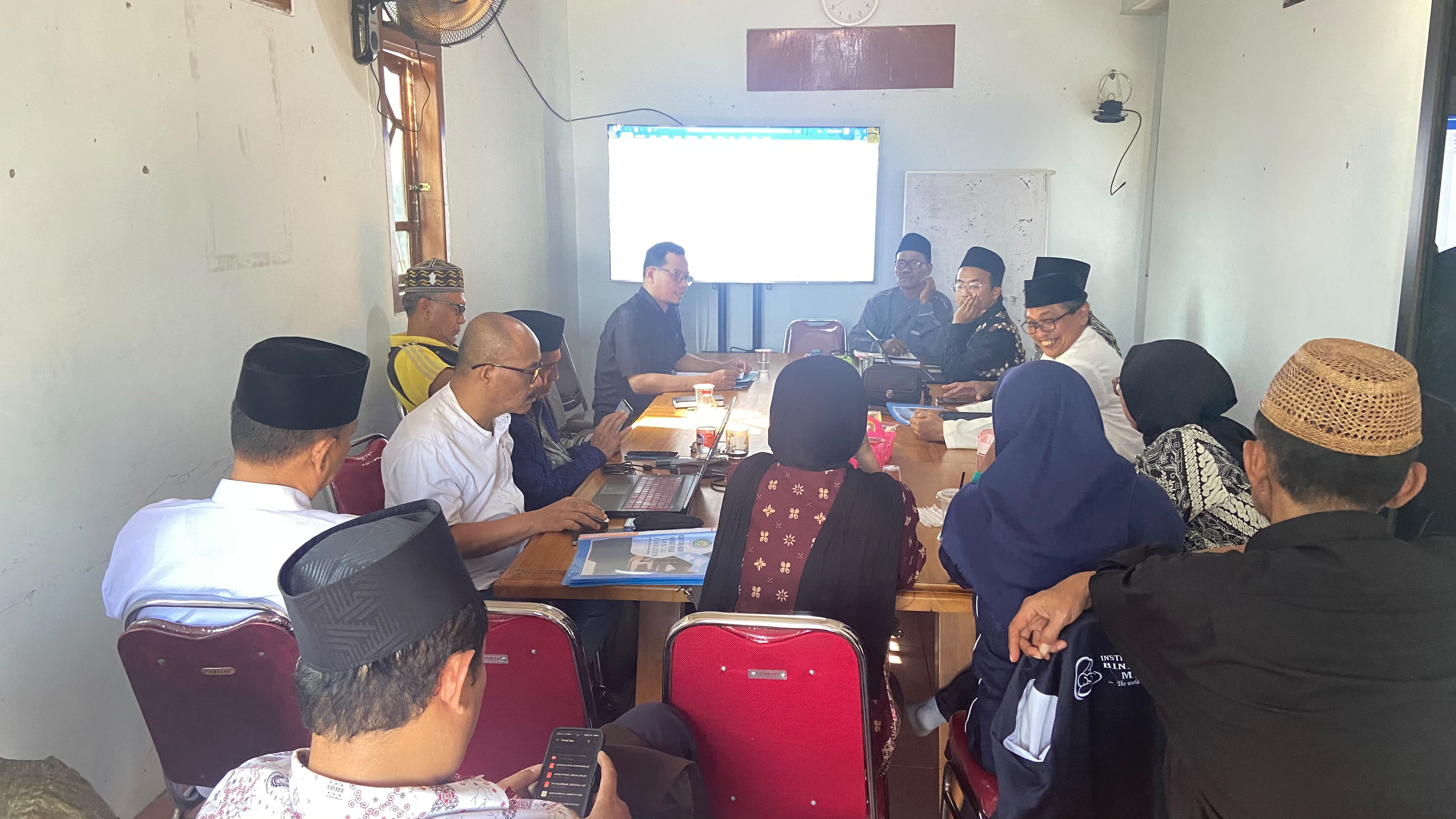 Rapat Rektorat, Dekan Fakultas, dan Konsultan Perguruan Tinggi, Bahas Persiapan PBAK Mahasiswa Baru